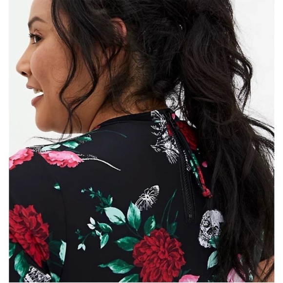 Torrid Skull Floral Garden Rash Guard Swim Bathing Suit Short Sleeve Top - Picture 3 of 8